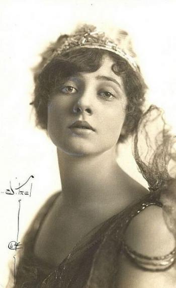 Betty Blythe 1893 - 1972 An American actress best known for her dramatic roles in exotic silent film