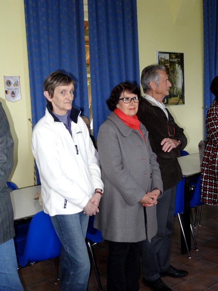 Remise de chèques, en 2013, aux associations de Châtillon sur Seine, par le Lions Club