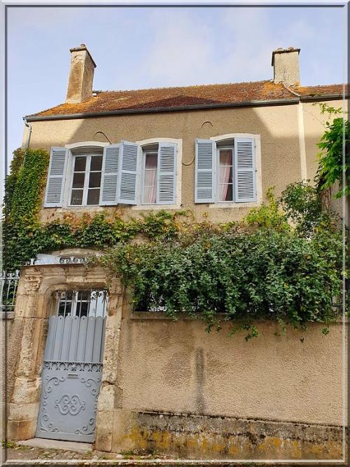 1032 - Noyers-sur-Serein dans l’Yonne (89) 