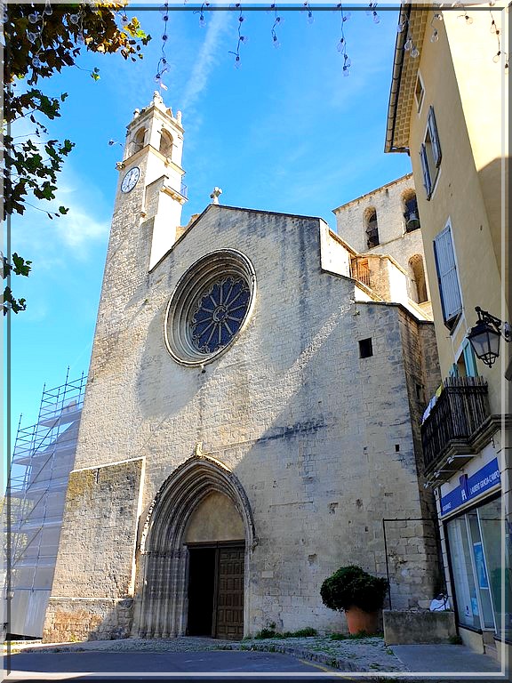 1012 -  Forcalquier dans les Alpes de Haute-Provence (04)