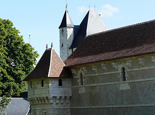 1 - Chateau du Rivau -Communs fortifies - 21-07-08