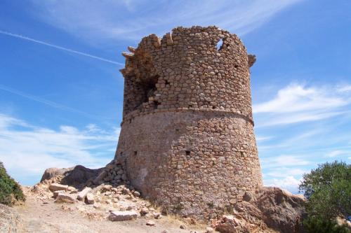 Roccapina : sa tour génoise et son lion (Corse)