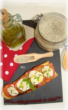 TARTINE TOMATE ,MOZZARELLA