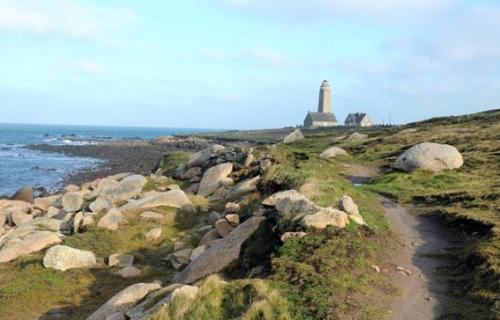 Les phares de l’Ouest nous allument…