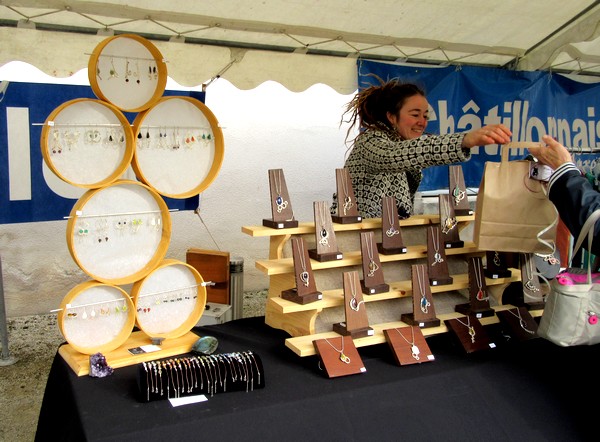 Un marché gourmand et des jeux dans la cour d'honneur du Musée du Pays Châtillonnais-Trésor de Vix