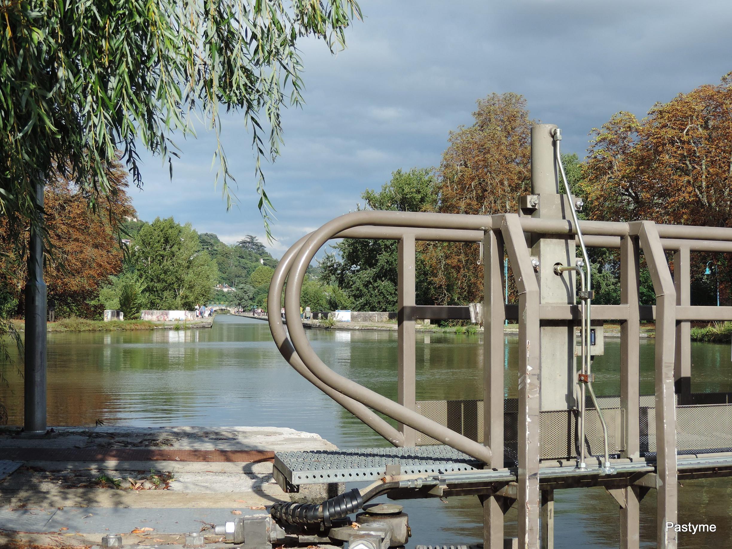 AGEN - le pont canal