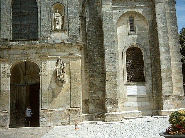 basilique-de-Verdelais-entree.jpg