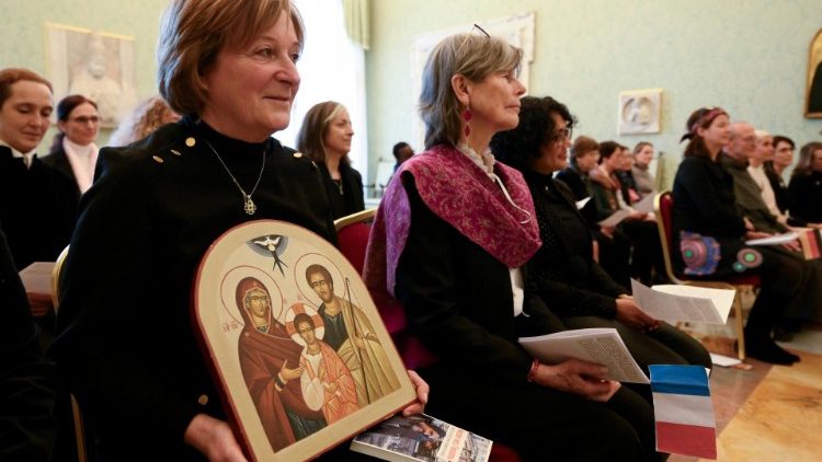 Les Sentinelles de la Sainte Famille lors de l'audience avec le Pape François