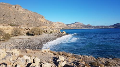 La côte Sud de la CRETE entre IERAPETRA et VAÎ