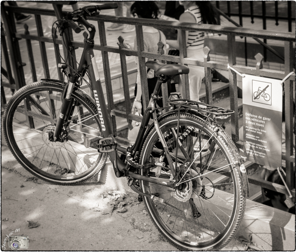 Défense de Garer des Véhicules à 2 Roues !