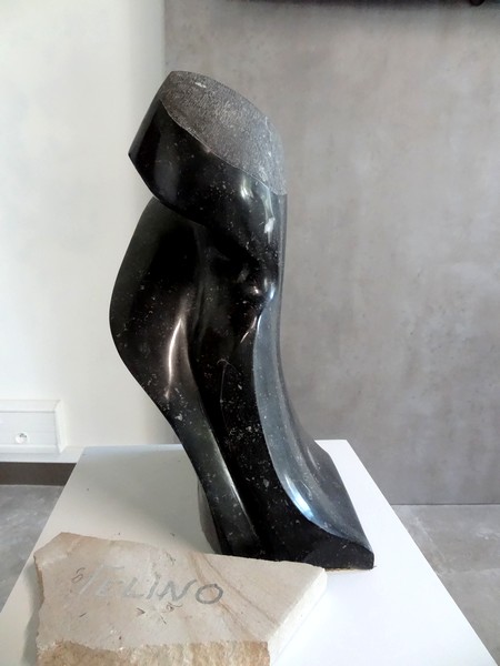 "Dix torsions", une exposition "sensuelle" d'Arno Mercier...