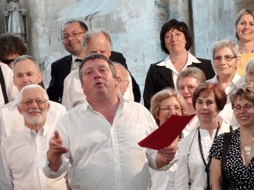 La chorale dijonnaise Souliko, en représentation dans l'église d'Aignay le Duc