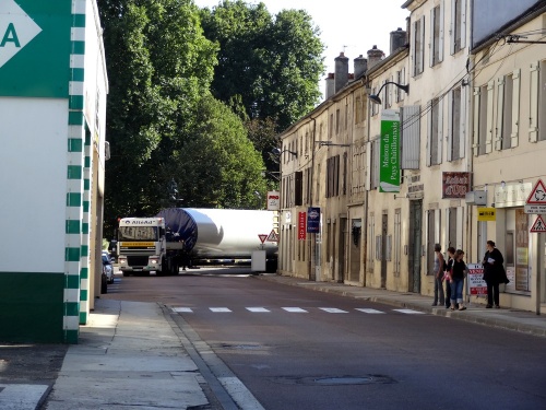 Passage d'un convoi exceptionnel à Châtillon sur Seine