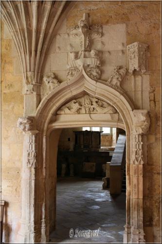 Abbaye de Cadouin le cloître la Porte Marie-Madeleine à l'angle galeries Sud et Est 
