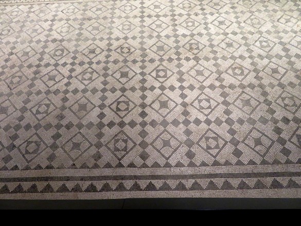 La ville de Grand dans les Vosges, possède une mosaïque gallo-romaine extraordinaire par sa taille et sa beauté !