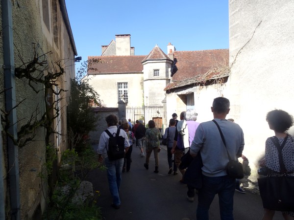 Visite de Flavigny sur Ozerain, avec les adhérents de Villages Anciens-Villages d'Avenir....