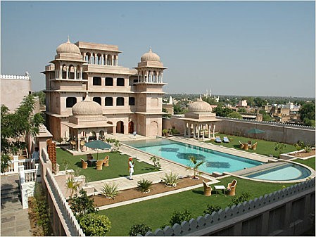 piscineMandawaCastle.jpg