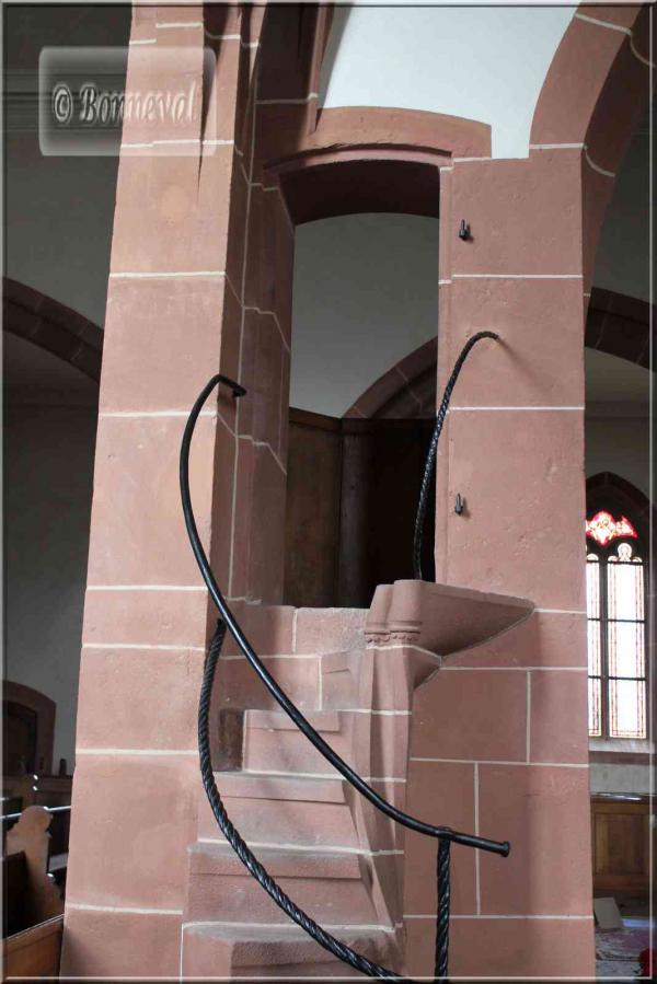 Alsace route des vins de Colmar à Ribeauvillé Hunawihr escalier chaire église
