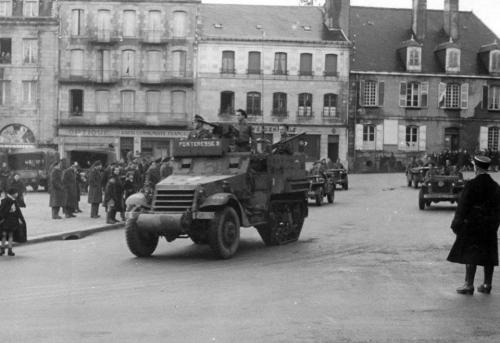 * TRESORS D'ARCHIVES  : photographies de  la 1ère DFL à Guéret (décembre 1944)