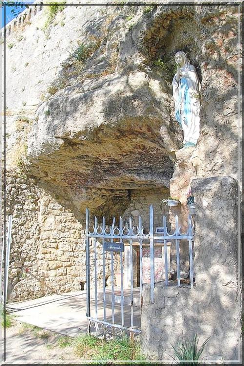 1012 -  Forcalquier dans les Alpes de Haute-Provence (04)