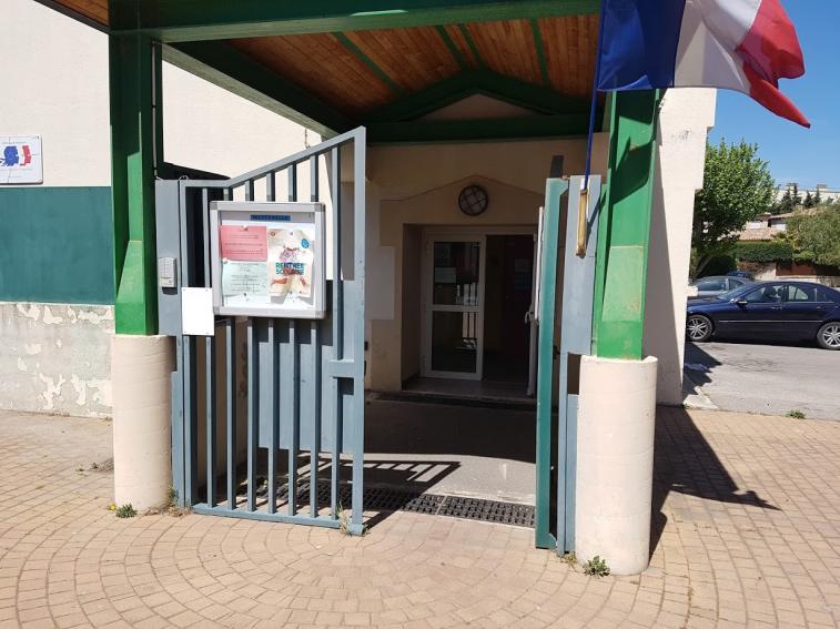 MARSEILLE - Mamiekéké papotte de choses et d' autres .