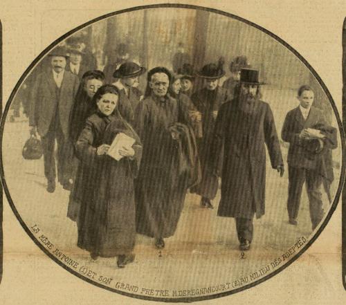 Mère Antoine (L'arrivée à Paris d'un pèlerinage antoiniste (Excelsior 26 octobre 1913))