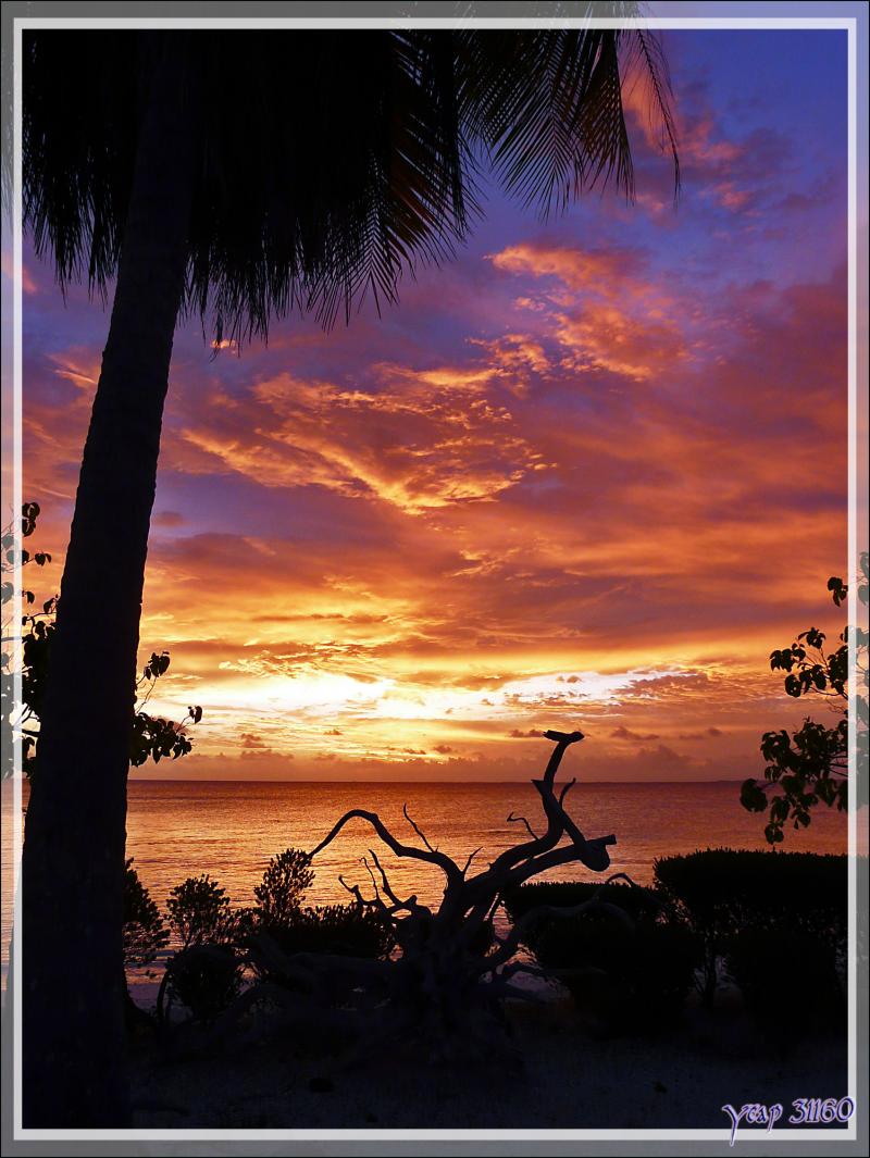 Coucher de soleil du 23/03/2009 vu côté lagon - Atoll de Fakarava - Tuamotu - Polynésie française