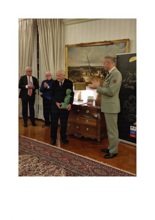 * François BROCHE vient de recevoir  le prix Erwan Bergot de l'Armée de Terre