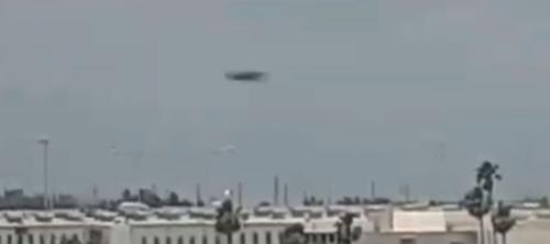 Rencontres entre avions et ovnis.