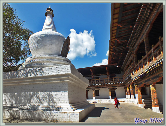 Blog de images-du-pays-des-ours : Images du Pays des Ours (et d'ailleurs ...), Grand Chorten de style tibétain du Dzong de Punakha (Dechen Phodrang Dzong) - Punakha - Bhoutan