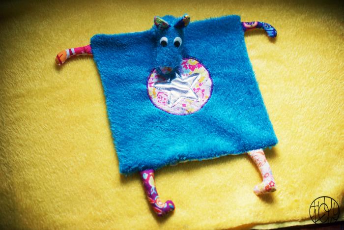 Le doudou de la mini-renarde