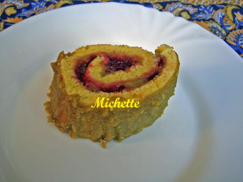 Gâteau roulé à la pâtissière au thé matcha, confiture de framboise