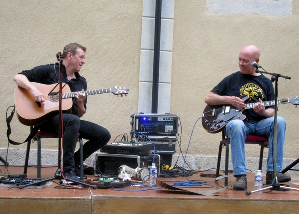 Le duo "Simple Men" a emballé les auditeurs au jardin de la Mairie de Châtillon sur Seine !