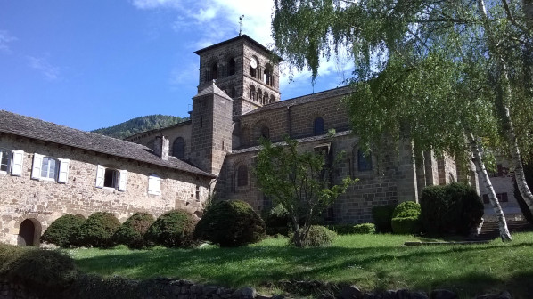 l-eglise-du-cote-du-cloitre.jpg