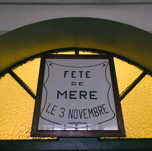 Fête de Mère. Le 3 novembre (Tweet @culteantoiniste)