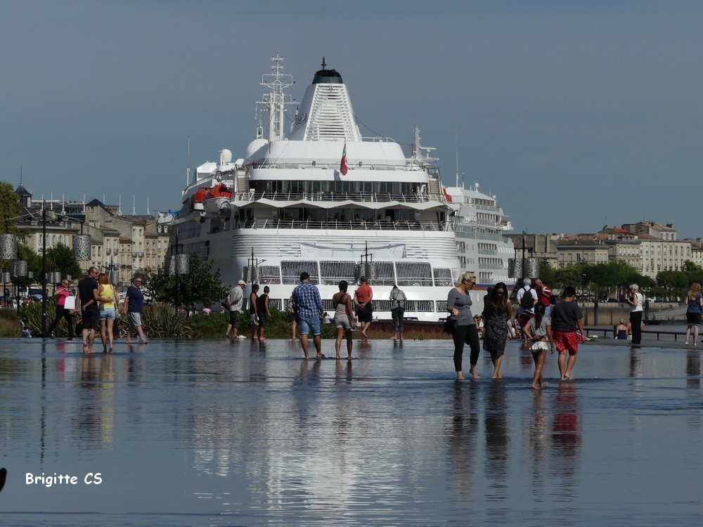 Le miroir d'eau à Bordeaux - été 2016