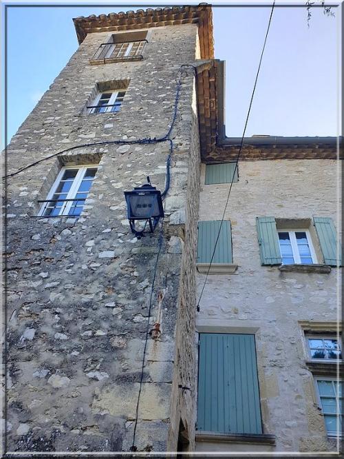 1010 - Vaison-la-Romaine dans le Vaucluse (84)
