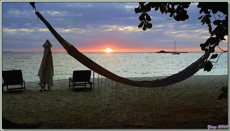 Dernier coucher de soleil pendant que nous préparions nos bagages pour le départ du lendemain matin - Nosy Tsarabanjina - Archipel des Mitsio - Madagascar