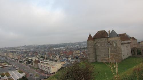 ... une petite vue de Dieppe et son château...
