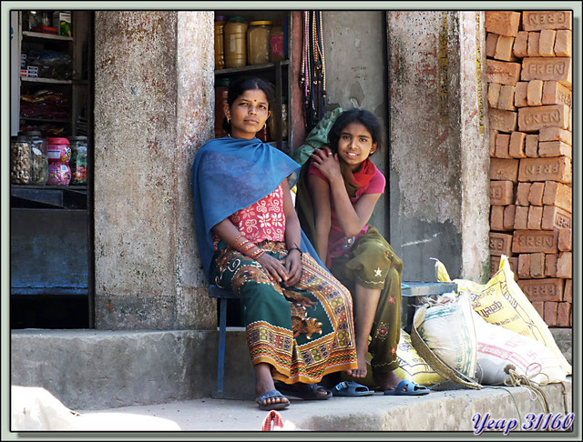 Blog de images-du-pays-des-ours : Images du Pays des Ours (et d'ailleurs ...), En attente d'un chaland - Thamel - Katmandou - Népal