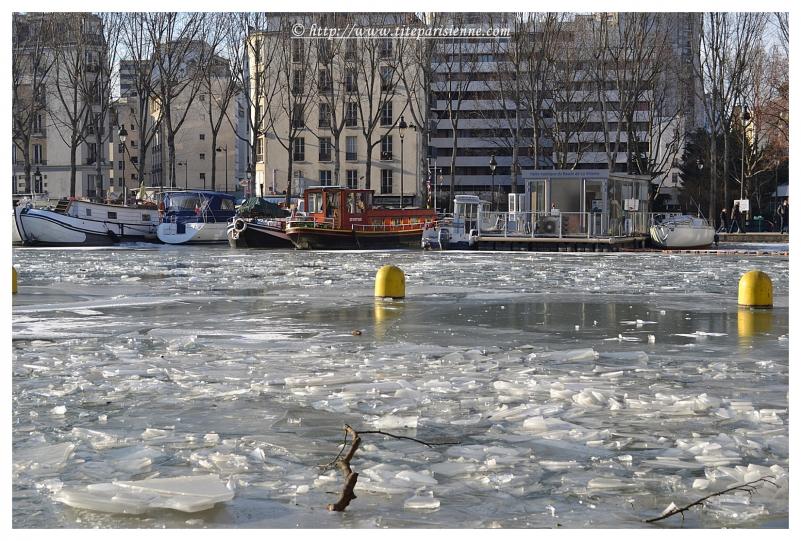 Le Bassin de la Villette sous la glace : hiver 2012