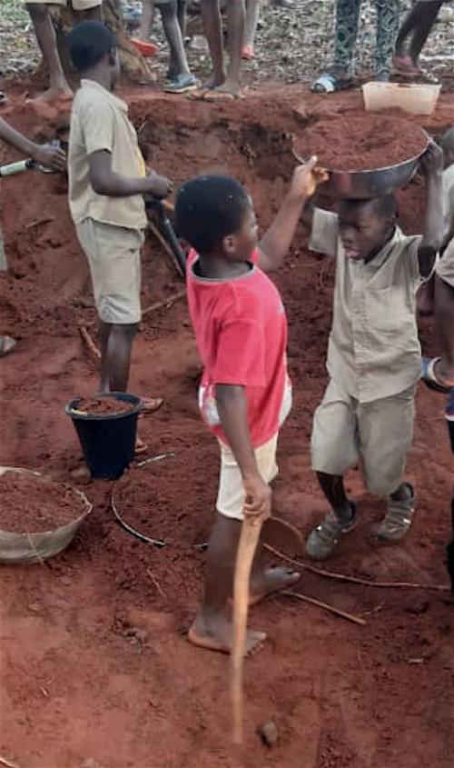 Travaux d'enfants a Noepe