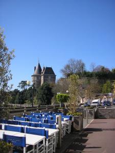 resto_avec_vue_sur_mer_et_chateau