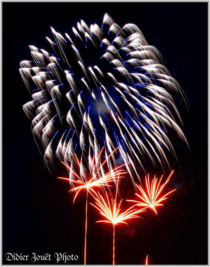 Feu d'artifice (2) - La Chaize le Vicomte