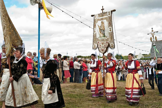 costume féminin sainte-anne-la-palud