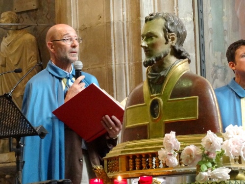 Remise du bâton de Saint Vorles et intronisations de nouveaux confrères dans la Confrérie Saint Vorles en juin 2012