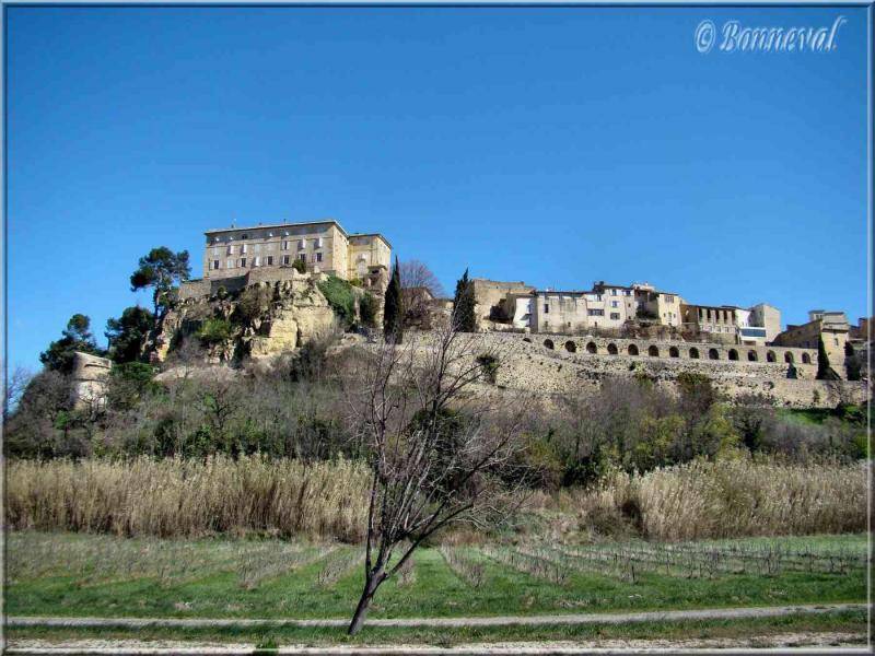 Lauris Vaucluse le château et ses terrasses