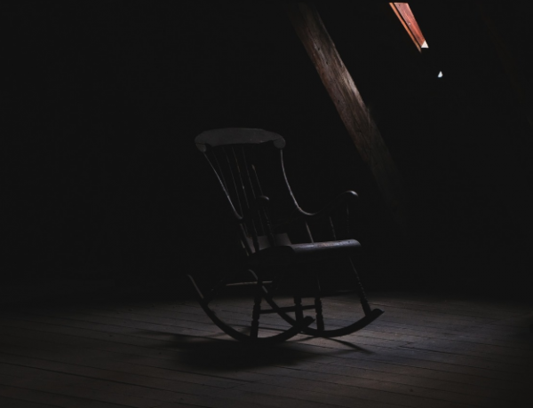 Une chaise hantée force un musée à fermer ses portes