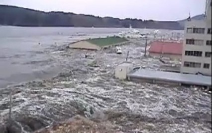 tsunami-japon-reactionbuzz1-426x268
