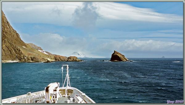 Dernière image panoramique sur Elephant Island vue du large de Wild Point et Belsham Cape - Elephant Island - South Shetland Islands